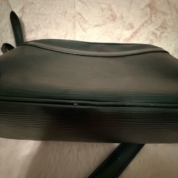 Louis Vuitton Black Trocadero Crossbody Bag - Picture 8 of 13